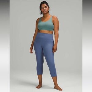 NWOT - Lululemon Wunder Train High-Rise Crop 21"
Water Drop